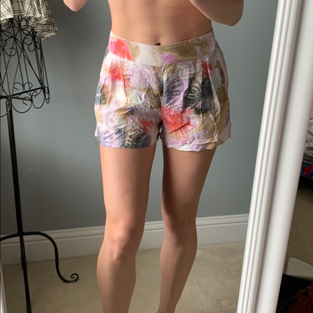 Elastic band flowy shorts